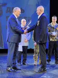 photo_5314644407145402554_y