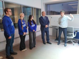 photo_5317039134880764059_y